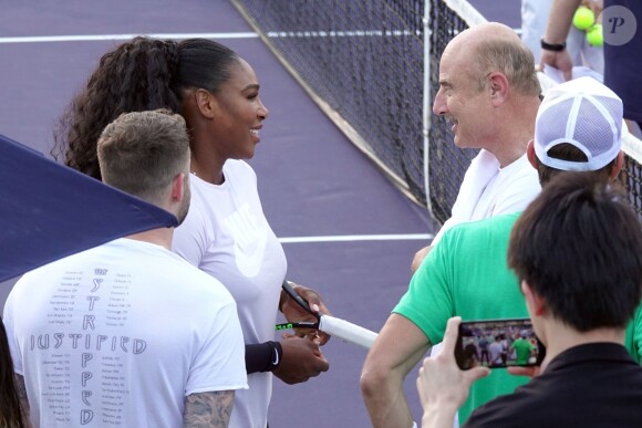 Serena Williams et Dr. Phil lors d'un tournoi de tennis caritatif pour la 14e édition annuelle du "Desert Smash 2018" à La Quinta en Californie, le 6 mars 2018.
