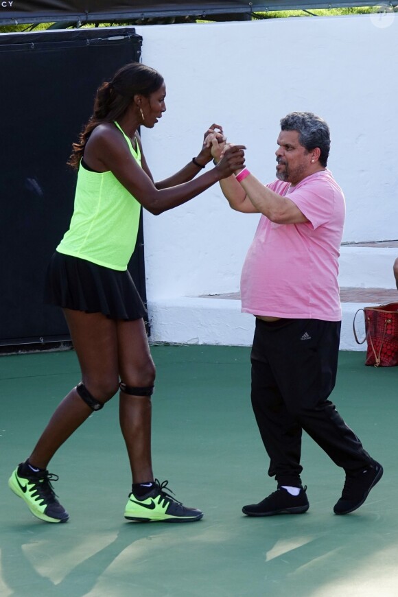 Lisa Leslie et Luis Guzman lors d'un tournoi de tennis caritatif pour la 14e édition annuelle du "Desert Smash 2018" à La Quinta en Californie, le 6 mars 2018.