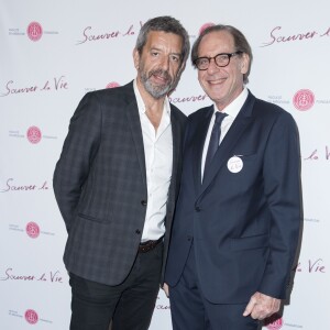 Exclusif - Michel Cymes et Gérard Friedlander (président de la fondation Descartes) lors du dîner caritatif "Sauver la vie" au profit de la Fondation Descartes, au Pavillon Ledoyen. Paris, le 23 novembre 2017. © Olivier Borde/Bestimage