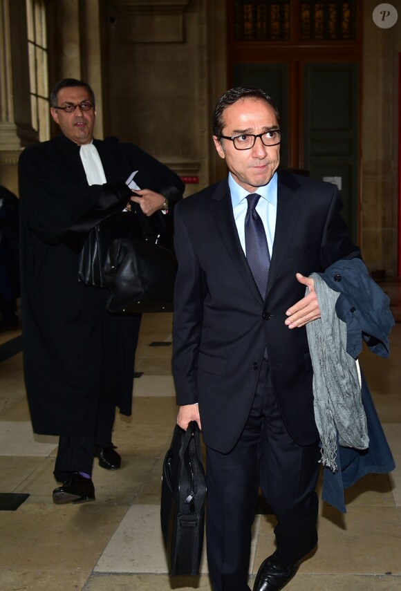 Faouzi Lamdaoui, ancien conseiller de François Hollande arrive avec son avocat Ardavan Amir-Aslani pour son procès pour abus de biens sociaux (en 2007 et 2008) au tribunal correctionnel au palais de justice de Paris, le 5 octobre 2015.