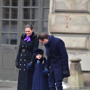 La princesse Victoria, accompagnée par son mari le prince Daniel et leur fille la princesse Estelle, célébrait le 12 mars 2018 avec le public la saint Victoria dans la cour intérieur du palais royal Drottningholm, à Stockholm.