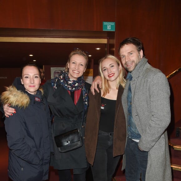 Audrey Lamy, Alexandra Lamy, Chloé Jouannet et son père Thomas Jouannet - Représentation de la pièce "Les Monologues du Vagin" au théâtre le Comédia à Paris le 12 mars 2018. © Guirec Coadic/Bestimage