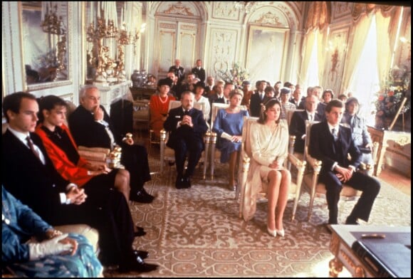 La princesse Caroline de Monaco et Stefano Casiraghi lors de leur mariage le 23 décembre 1983, en présence du prince Albert, de la princesse Stéphanie et du prince Rainier III.