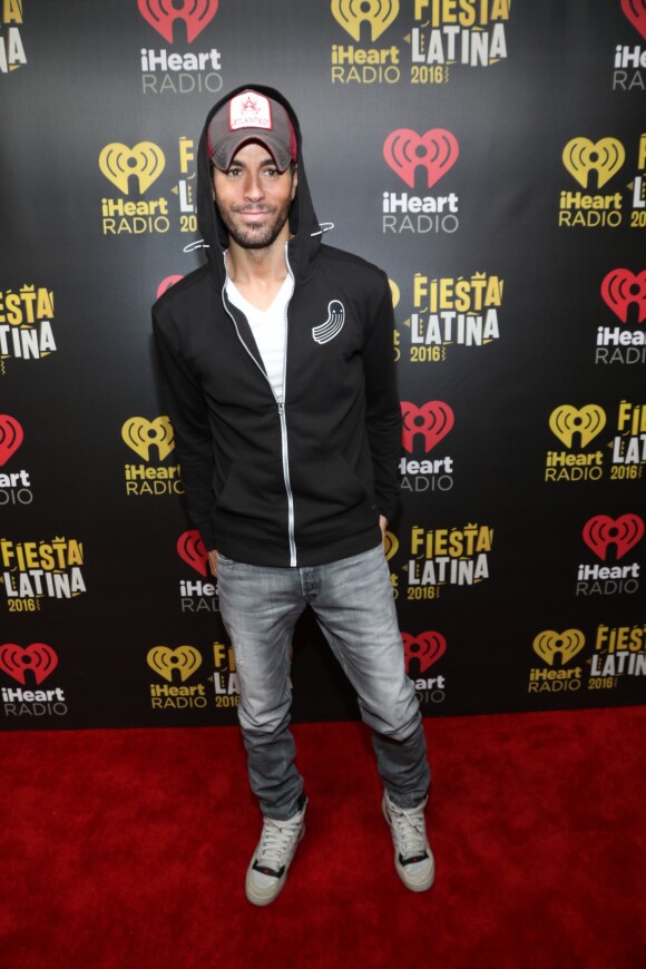Enrique Iglesias - Les célébrités arrivent au iHeartRadio Fiesta Latina à l'American Airlines Arena de Miami le 5 novembre 2016.