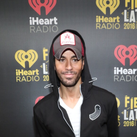 Enrique Iglesias - Les célébrités arrivent au iHeartRadio Fiesta Latina à l'American Airlines Arena de Miami le 5 novembre 2016.