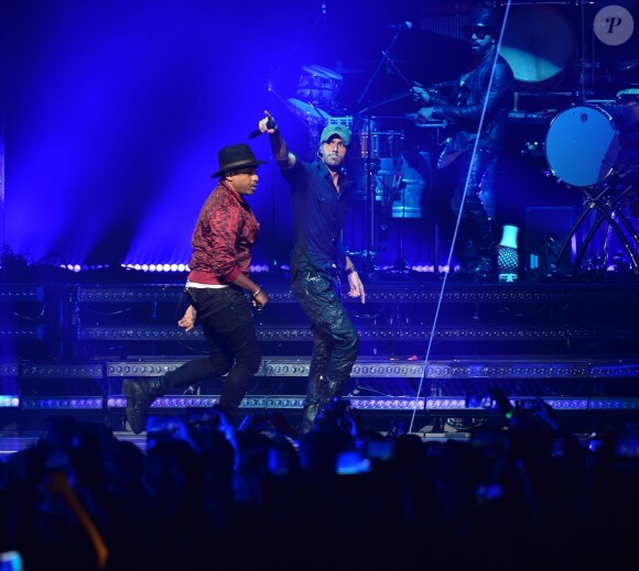Enrique Iglesias et Pitbull en concert à l'American Airlines Arena à Miami, le 23 juin 2017.