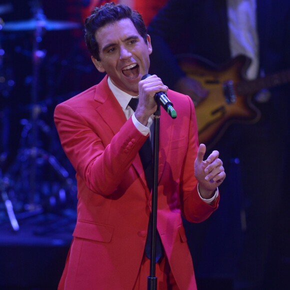 Le chanteur Mika sur le plateau télé de "Che Tempo Che Fa" à Milan, Italie, le 15 octobre 2017.