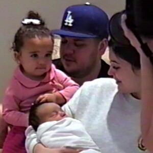 Rob Kardashian avec sa fille Dream et Kylie Jenner avec sa nièce Chicago West. Kim Kardashian les prend en photo. Janvier 2018.