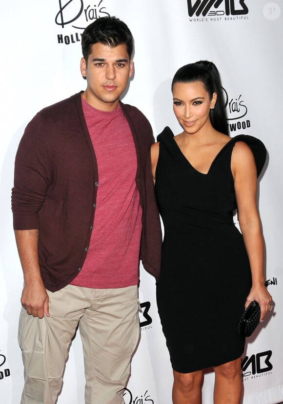 Kim Kardashian et Rob Kardashian lors d'une soirée à Hollywood le 10 août 2011