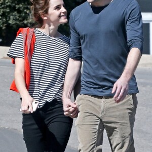 Exclusif - Emma Watson et son nouveau compagnon Chord Overstreet se promènent à Los Angeles, le 8 mars 2018.