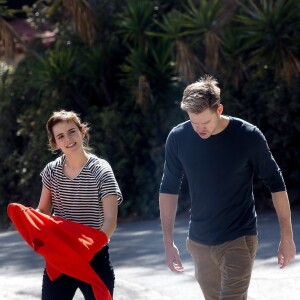Exclusif - Emma Watson et son nouveau compagnon Chord Overstreet se promènent à Los Angeles, le 8 mars 2018.