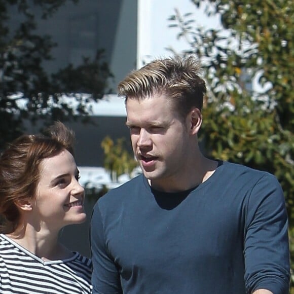 Exclusif - Prix Spécial - No Web - Emma Watson et son nouveau compagnon Chord Overstreet se promènent à Los Angeles, le 8 mars 2018.  Exclusive - No Web - Germany call for price - Young British star Emma Watson have someone new in her life: Glee alum Chord Overstreet! The Harry Potter star was spotted all smiles this afternoon while holding hands with her new man as the new couple enjoyed a romantic walk! Emma previously dated William "Mack" Knight for two years before they reportedly broke up in 2017. Los Angeles, March 8th, 2018.08/03/2018 - Los Angeles