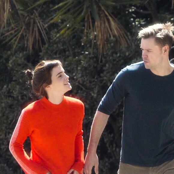 Exclusif - Prix Spécial - No Web - Emma Watson et son nouveau compagnon Chord Overstreet se promènent à Los Angeles, le 8 mars 2018.  Exclusive - No Web - Germany call for price - Young British star Emma Watson have someone new in her life: Glee alum Chord Overstreet! The Harry Potter star was spotted all smiles this afternoon while holding hands with her new man as the new couple enjoyed a romantic walk! Emma previously dated William "Mack" Knight for two years before they reportedly broke up in 2017. Los Angeles, March 8th, 2018.08/03/2018 - Los Angeles
