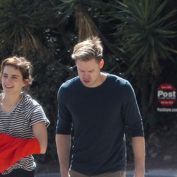 Exclusif - Prix Spécial - No Web - Emma Watson et son nouveau compagnon Chord Overstreet se promènent à Los Angeles, le 8 mars 2018.  Exclusive - No Web - Germany call for price - Young British star Emma Watson have someone new in her life: Glee alum Chord Overstreet! The Harry Potter star was spotted all smiles this afternoon while holding hands with her new man as the new couple enjoyed a romantic walk! Emma previously dated William "Mack" Knight for two years before they reportedly broke up in 2017. Los Angeles, March 8th, 2018.08/03/2018 - Los Angeles