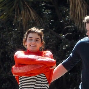 Exclusif - Prix Spécial - No Web - Emma Watson et son nouveau compagnon Chord Overstreet se promènent à Los Angeles, le 8 mars 2018.  Exclusive - No Web - Germany call for price - Young British star Emma Watson have someone new in her life: Glee alum Chord Overstreet! The Harry Potter star was spotted all smiles this afternoon while holding hands with her new man as the new couple enjoyed a romantic walk! Emma previously dated William "Mack" Knight for two years before they reportedly broke up in 2017. Los Angeles, March 8th, 2018.08/03/2018 - Los Angeles