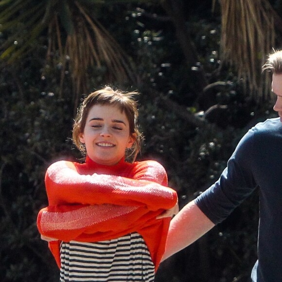 Exclusif - Prix Spécial - No Web - Emma Watson et son nouveau compagnon Chord Overstreet se promènent à Los Angeles, le 8 mars 2018.  Exclusive - No Web - Germany call for price - Young British star Emma Watson have someone new in her life: Glee alum Chord Overstreet! The Harry Potter star was spotted all smiles this afternoon while holding hands with her new man as the new couple enjoyed a romantic walk! Emma previously dated William "Mack" Knight for two years before they reportedly broke up in 2017. Los Angeles, March 8th, 2018.08/03/2018 - Los Angeles