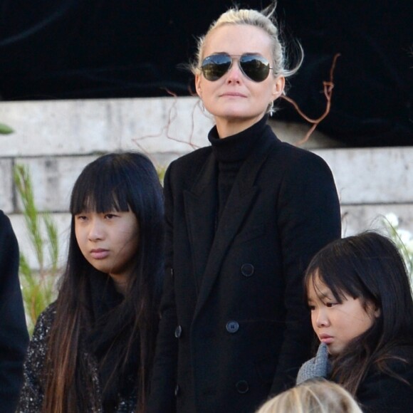 Brigitte Macron, Laeticia Hallyday et ses filles Joy et Jade, Laura Smet, David Hallyday - Arrivées des personnalités en l'église de La Madeleine pour les obsèques de Johnny Hallyday à Paris le 8 decembre 2017. © Veeren/Bestimage