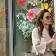 Exclusif - Angelina Jolie fait du shopping avec ses filles Vivienne et Zahara à Studio City le 11 mars 2018