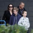 Exclusif - Angelina Jolie a emmené ses enfants Shiloh, Zahara, Vivienne et Knox au cinéma dans le quartier de North Hollywood à Los Angeles, le 18 mars 2018