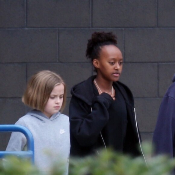 Exclusif - Angelina Jolie a emmené ses enfants Shiloh, Zahara, Vivienne et Knox au cinéma dans le quartier de North Hollywood à Los Angeles, le 18 mars 2018
