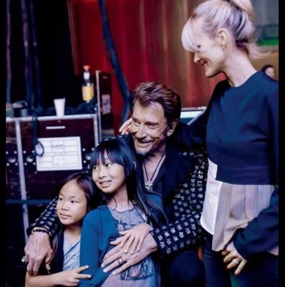 Johnny Hallyday avec ses filles Jade et Joy et sa femme Laeticia sur Instagram, le 26 mai 2017.