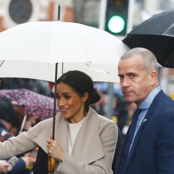 Le prince Harry et Meghan Markle à la rencontre de la population lors de leur visite à Belfast le 23 mars 2018.