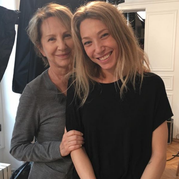 Nathalie Baye et Laura Smet sur le tournage du premier court métrage de Laura, le 25 mars 2018.