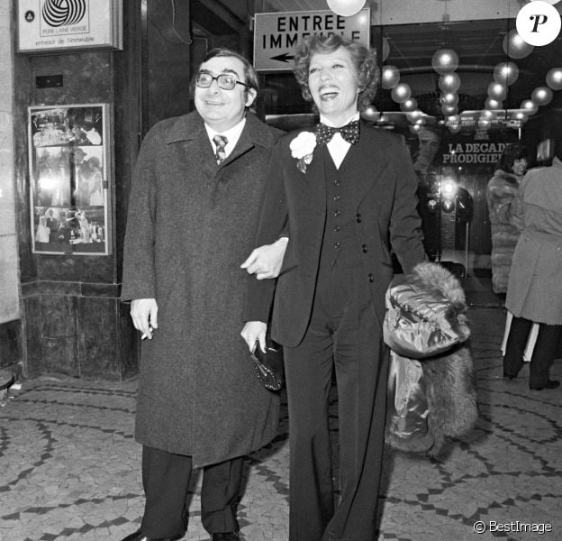 Stéphane Audran et Claude Chabrol à la première de La Décade prodigieuse à Paris en 1971.