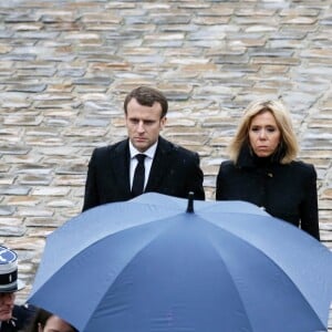 Le président Emmanuel Macron et sa femme Brigitte - Hommage national au lieutenant-colonel de gendarmerie Arnaud Beltrame aux invalides à Paris le 28 mars 2018. Arnaud Beltrame est mort après avoir pris la place d'une otage civile au supermarché Super U à Trèbes. © Dominique Jacovides / Bestimage