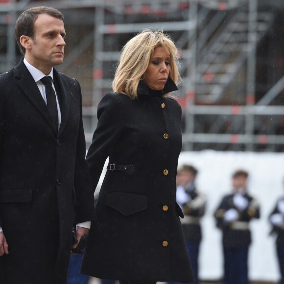 Le président de la République Emmanuel Macron et sa femme la Première Dame Brigitte Macron (Trogneux) - Hommage national du lieutenant-colonel de gendarmerie Arnaud Beltrame aux invalides à Paris le 28 mars 2018. Arnaud Beltrame est mort après avoir pris la place d'une otage civile au supermarché Super U à Trèbes. © Eliot Blondet/Pool/Bestimage  National tribute of lieutenant-colonel of police Arnaud Beltrame at the invalids in Paris, France on March 28, 2018. Arnaud Beltrame died after taking the place of a civil hostage at Super U supermarket in Trèbes.28/03/2018 - Paris