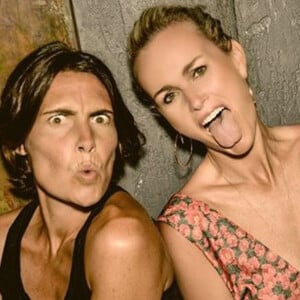 Exclusif - Laeticia Hallyday et Alessandra Sublet - Pour fêter en beauté les 10 ans du St Barth Family Festival, Carole Gruson (la grande prêtresse du restaurant cabaret burlesque "Le Ti' St Barth") a réuni une guest list de folie lors de la 2ème soirée du Family Festival avec Leo Lanvin comme DJ. Août 2017. © Xavier Merchet-Thau / Le Ti' Saint Barth / Bestimage