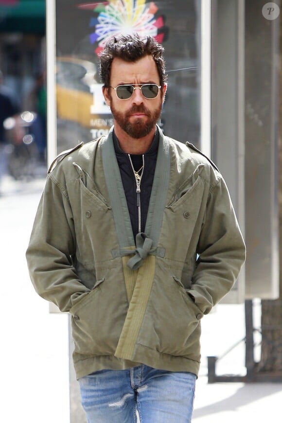 Exclusif - Justin Theroux se promène dans les rues de New York le 23 mars 2018.