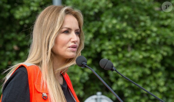 Adriana Karembeu lors du lancement des Journées Nationales de la Croix Rouge Française place Rihour à Lille, le 10 juin 2017. © Stéphane Vansteenkiste/Bestimage  Adriana Karembeu during the launching of the National Days of the French Red Cross, Rihour place, in Lille, northern France, on June 10, 2017.10/06/2017 - Lille