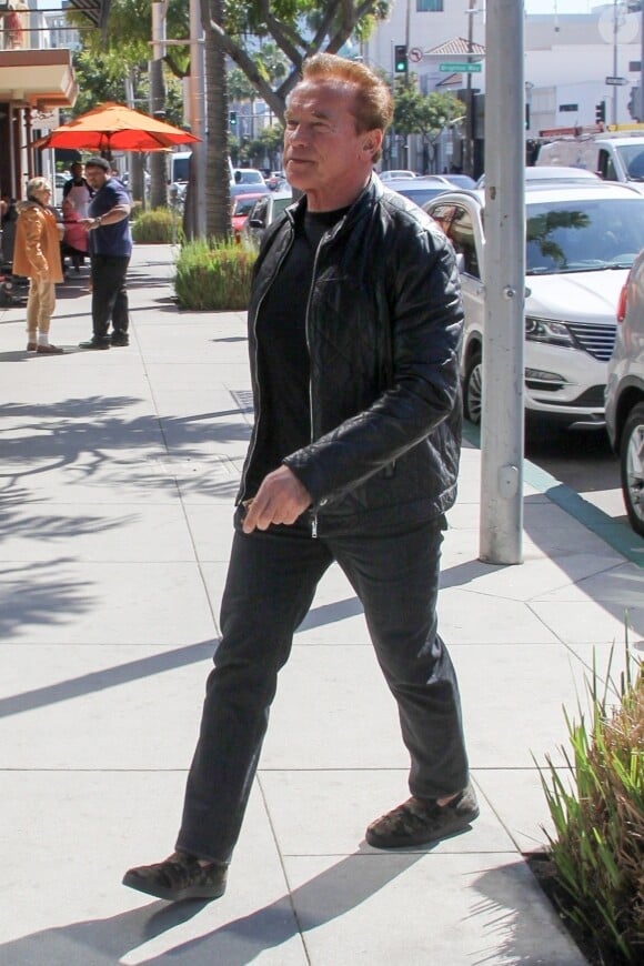 Arnold Schwarzenegger à la sortie d'un galerie d’art à Los Angeles, le 15 février 2018