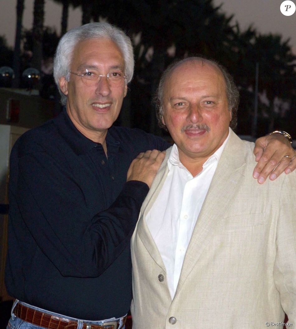 Steven Bochco et Dennis Frantz lors de la soirée pour la série New York Police Blues en 2002