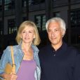 Steven Bochco et sa femme Dayna lors de la soirée pour la série New York Police Blues en 2002