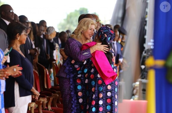Exclusif - Aissata Issoufou Mahamadou (Première Dame du Niger) et Dominique Ouattara (Première Dame de Côte d'Ivoire) - Inauguration de l'hôpital Mère-Enfant de Bingerville (une banlieue d'Abidjan) financé par la fondation "Children of Africa" en Côte d'Ivoire, le 16 mars 2018. Créée par Madame D. Ouattara, (aujourd’hui Première Dame de Côte d’Ivoire), la Fondation "Children of Africa" est une organisation non gouvernementale reconnue d’utilité publique. Son principal objectif est de prendre soin des enfants les plus démunis du continent africain, et de leur permettre d’accéder à de meilleures conditions de vie, grâce à des actions sociales constantes. La Fondation intervient dans les domaines de la santé, de l’éducation et du social en Côte d’Ivoire et dans 10 autres pays d’Afrique, dans lesquels elle subventionne des centres d’aide à l’enfance. © Dominique Jacovides/Bestimage For Germany call for price No web/No blog pour Belgique/Suisse Exclusive - People are attending the inauguration of the Mother-Child Hospital on March 16, 2018 in Bingerville, a suburb of Abidjan. The hospital was financed by an NGO Children of Africa of Ivorian First Lady D. Ouattara.16/03/2018 - Bingerville