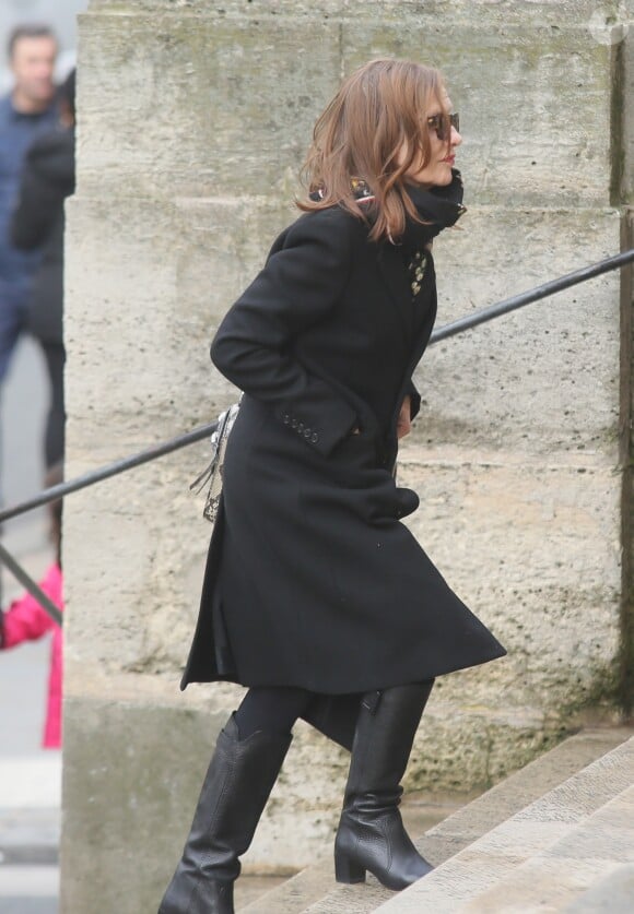 Isabelle Huppert - Obsèques de Stéphane Audran en l'église Saint-Roch à Paris. Le 3 avril 2018