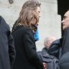 Isabelle Huppert - Sorties des obsèques de Stéphane Audran en l'église Saint-Roch à Paris. Le 3 avril 2018