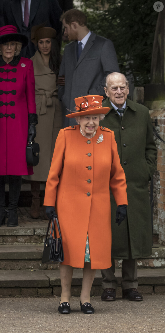 Le prince Philip, duc d'Edimbourg, avec la reine Elizabeth II lors de la messe de Noël le 25 décembre 2017 à Sandringham.