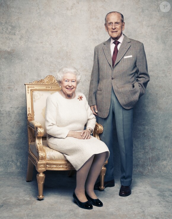 Portrait de la reine Elisabeth II d'Angleterre et du prince Philip, duc d'Edimbourg, pour leurs noces de platine à Londres, Royaume-Uni, le 3 novembre 2017. © Matt Holyoak / Camera Press / Bestimage
