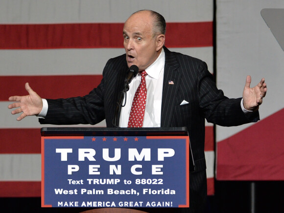 L'ancien maire de New York, Rudolph Rudy Giuliani - Le candidat républicain à l'élection présidentielle Donald Trump en campagne au centre South Florida Fairgrounds à West Palm Beach, Floride, le 13 octobre 2016.