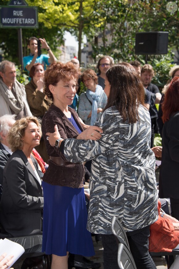 Véronique Colucci et Anne Hidalgo - Célébrités lors de l'inauguration de la place Georges Moustaki parvis de l'église St Médard à Paris le 23 mai 2017