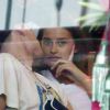 Brooklyn Beckham embrasse le mannequin Lexi Wood dans un salon de tatouage à West Hollywood, le 7 avril 2018. Le jeune homme de 19 ans, qui s'était pourtant réconcilié avec Chloe Grace Moretz, semble avoir tourné la page.