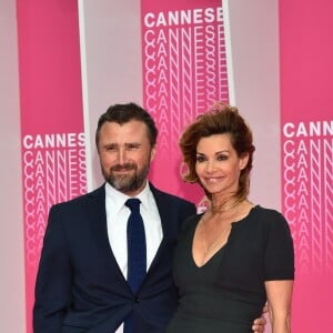 Alexandre Brasseur et Ingrid Chauvin, "stars de Demain nous appartient", sur le Pink Carpet lors du premier festival CanneSéries pour la présentation des séries "Killing Eve" et "When Heroes Fly", à Cannes, le 8 avril 2018.© Bruno Bebert/Bestimage