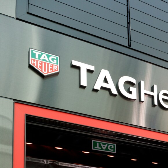 Bella Hadid, ambassadrice de TAG Heuer, assiste à la cérémonie d'ouverture d'une nouvelle boutique TAG Heuer dans le quartier de Ginza à Tokyo, Japon, le 9 avril 2018.