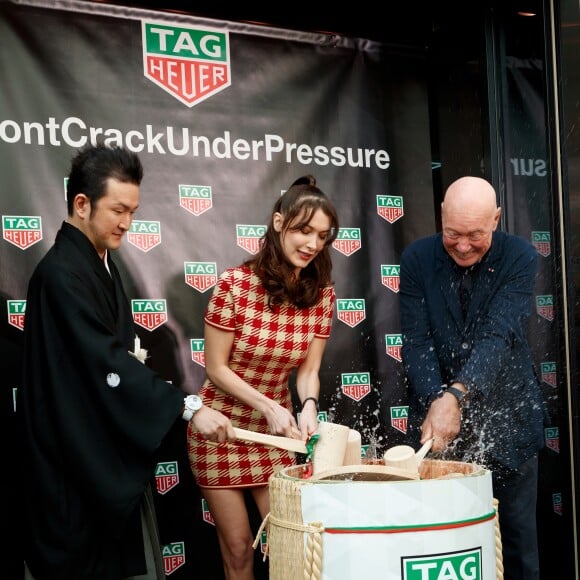 Bella Hadid, ambassadrice de TAG Heuer, assiste à la cérémonie d'ouverture d'une nouvelle boutique TAG Heuer dans le quartier de Ginza à Tokyo, Japon, le 9 avril 2018.