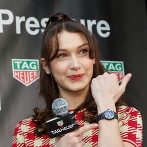 Bella Hadid, ambassadrice de TAG Heuer, assiste à la cérémonie d'ouverture d'une nouvelle boutique TAG Heuer dans le quartier de Ginza à Tokyo, Japon, le 9 avril 2018.