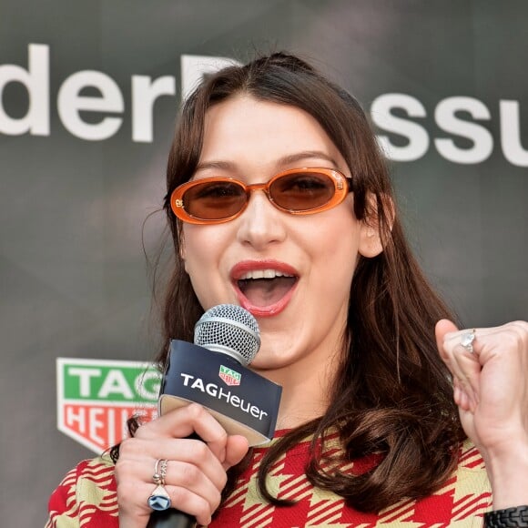 Bella Hadid, ambassadrice de TAG Heuer, assiste à la cérémonie d'ouverture d'une nouvelle boutique TAG Heuer dans le quartier de Ginza à Tokyo, Japon, le 9 avril 2018.