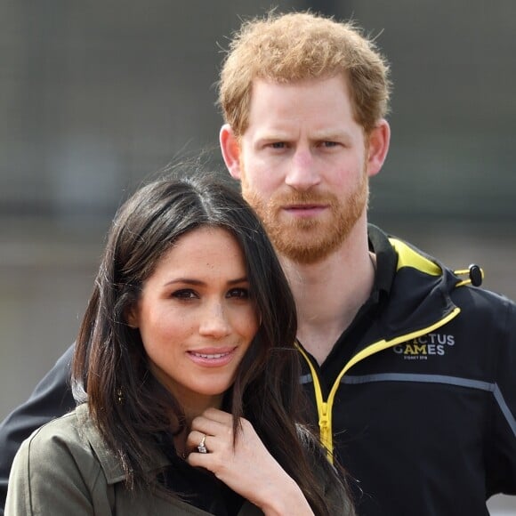 Meghan Markle et le prince Harry à l'Université de Bath le 6 avril 2018 pour une rencontre avec les athlètes de la délégation britannique pour les 4e Invictus Games lors de leur entraînement.